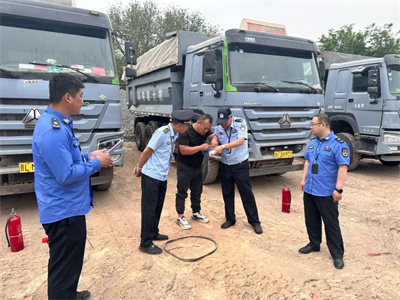 【企业安全警示教育】侯马交警联合多部门集中排查整治渣土运输车