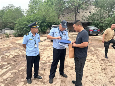 【企业安全警示教育】侯马交警联合多部门集中排查整治渣土运输车辆(图5)