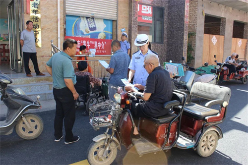 【夏季交通安全宣传】拒绝“黄牛”黑中介，侯马交警筑牢农村交通安全防火墙(图1)