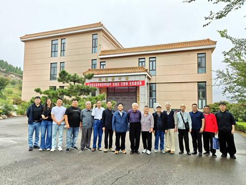 枣庄市人大办公室离退休第一党支部开展“铭记抗战历史、汲取奋进力量”主题党日(图1)