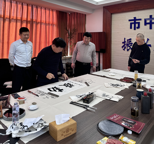 小雪迎墨香 文化润警营——书画名家走进警营共绘警民鱼水情侧记(图10) 小雪迎墨香 文化润警营——书画名家走进警营共绘警民鱼水情侧记(图10)