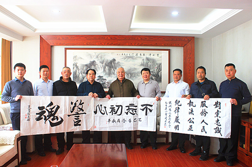 小雪迎墨香 文化润警营——书画名家走进警营共绘警民鱼水情侧记(图16) 小雪迎墨香 文化润警营——书画名家走进警营共绘警民鱼水情侧记(图16)