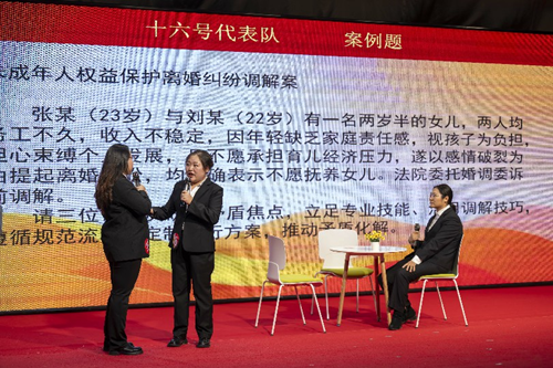 长春市首届婚姻家庭纠纷调解工作暨“春姐姐”说事解铃大学习、大练兵、大比武决赛成功举办(图6) 长春市首届婚姻家庭纠纷调解工作暨“春姐姐”说事解铃大学习、大练兵、大比武决赛成功举办(图6)