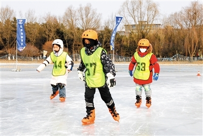 山西省大同市“青少年冰雪运动特色学校”滑冰联赛举行(图1)