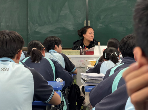  忍痛坚守三尺讲台 丹心护航学子中考——江苏建湖汇文初级中学教师夏惠雯暖心事迹纪实(图1)