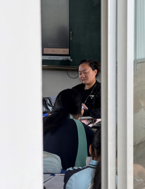  忍痛坚守三尺讲台 丹心护航学子中考——江苏建湖汇文初级中学教师夏惠雯暖心事迹纪实(图2)