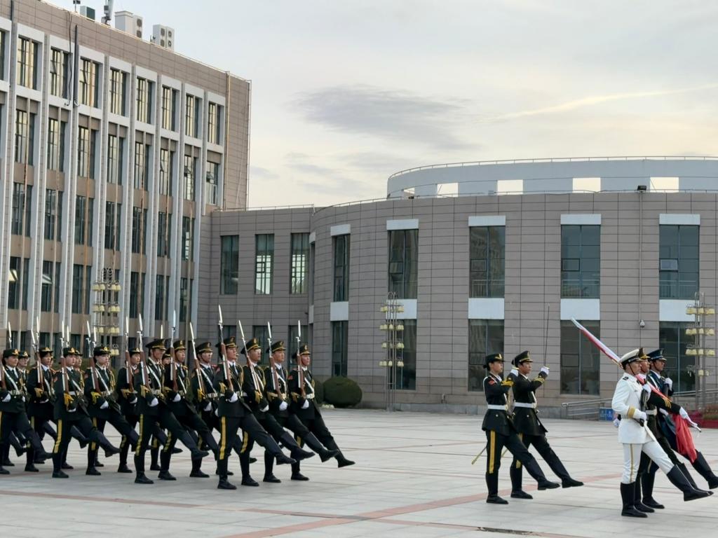 内蒙古财经大学举行“铸牢中华民族共同体意识 勤学笃行担当青春使命”主题升国旗仪式